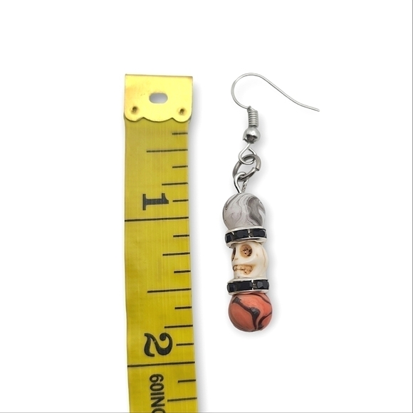 Handcrafted Set Of Stretchy Skull Bracelet & Earrings - Picture 6 of 13